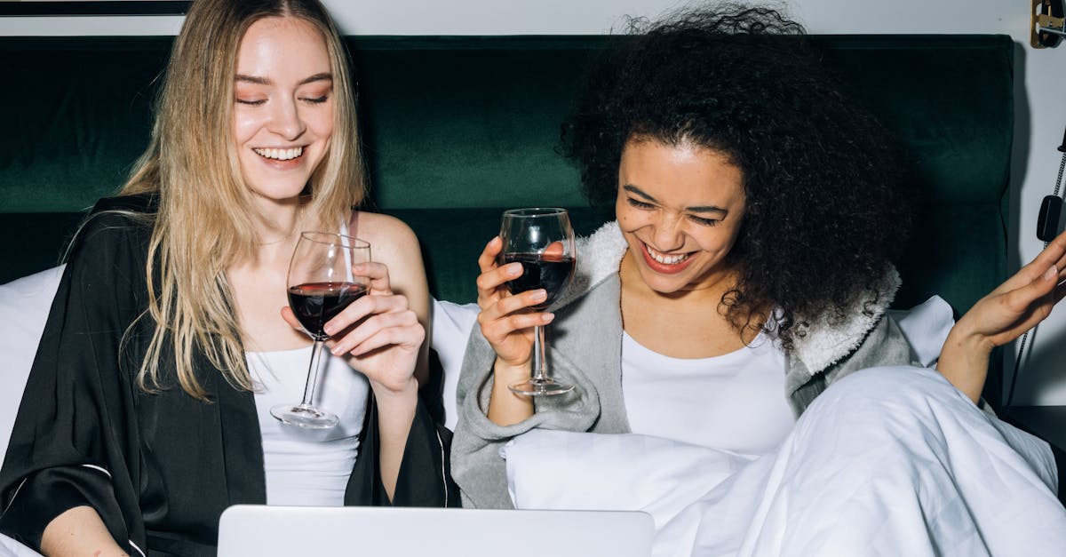 découvrez l'univers des amitiés en ligne, où la distance ne limite pas les connexions humaines. explorez les avantages, les défis et les conseils pour cultiver des relations authentiques à travers le web.
